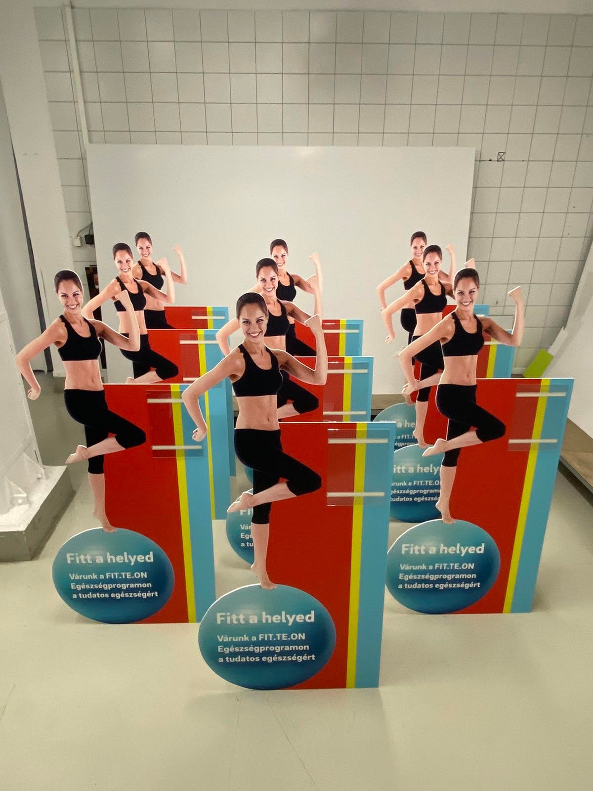 marketing figura fitness standee
