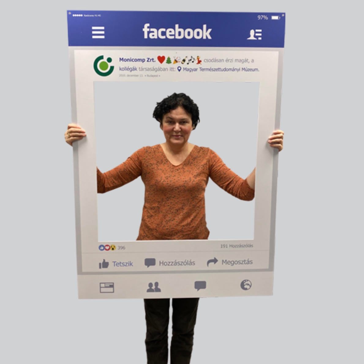 Facebook poszt selfie keret Monicomp